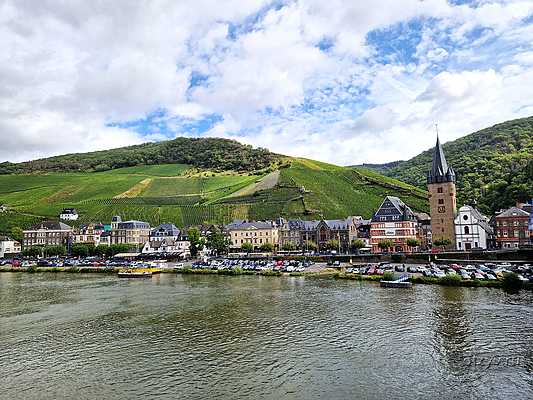 Вниз по Мозелю: Бернкастель-Кус Вниз по Мозелю: Бернкастель-Кус