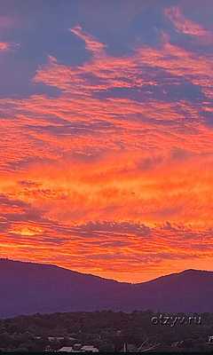 Может ещё по бокалу? Может ещё по бокалу?