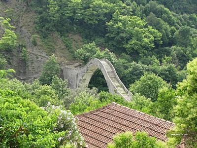 The Bridge of Plaka (r.Arahthos)