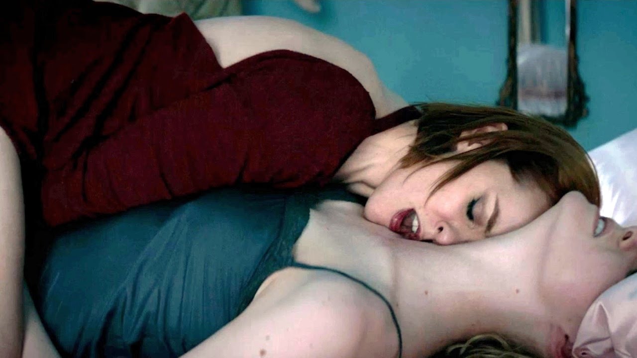 После фильма ужасов лесбиянки снимают стресс сексом
