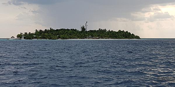 Остров Эрияду с лодки на закате