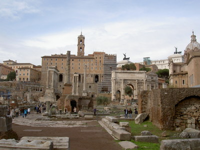 Вид на дворец Сенаторов с Римского Форума