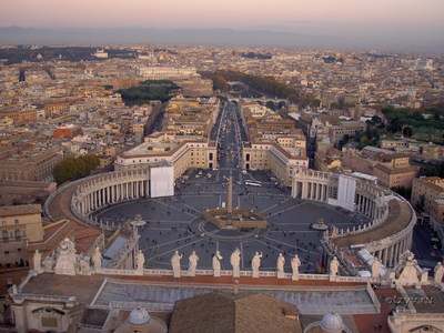 Вид с купола Собора Святого Петра на площадь Святого Петра