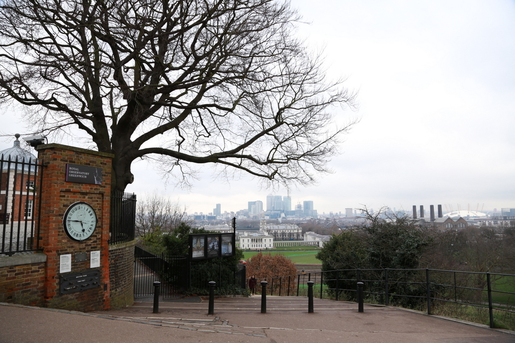 Greenwich london. Гринвич Лондон достопримечательности. Гринвич парк Лондон часы. Часы королевской обсерватории в Гринвиче. Гринвич (исторический район).