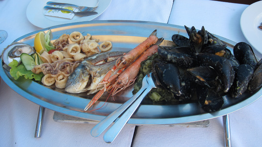 рыбная тарелка из меню ресторана Fiord