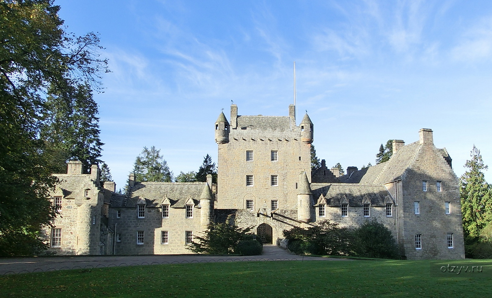 Castle 9. Броуди замок в Шотландии. Ливенфорд Шотландия. Ливенфорд Шотландия фото. Дом из замка Броуди.