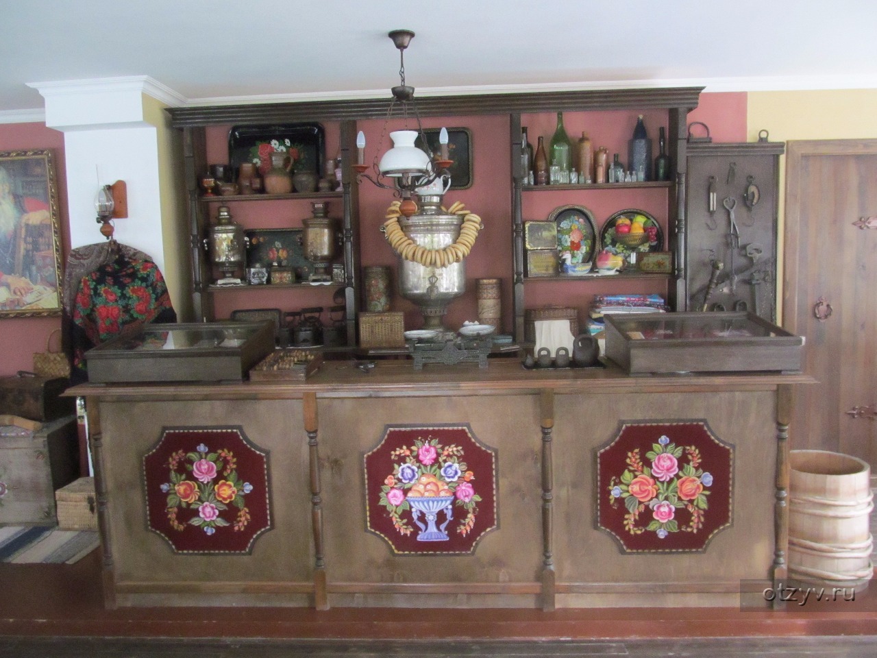 Желтый дом в тутаеве. Дом воронина тутаев. Ленина дом 2 тутаев левый берег. Дом нотариуса маслока в тутаеве. Тутаев архитектура.