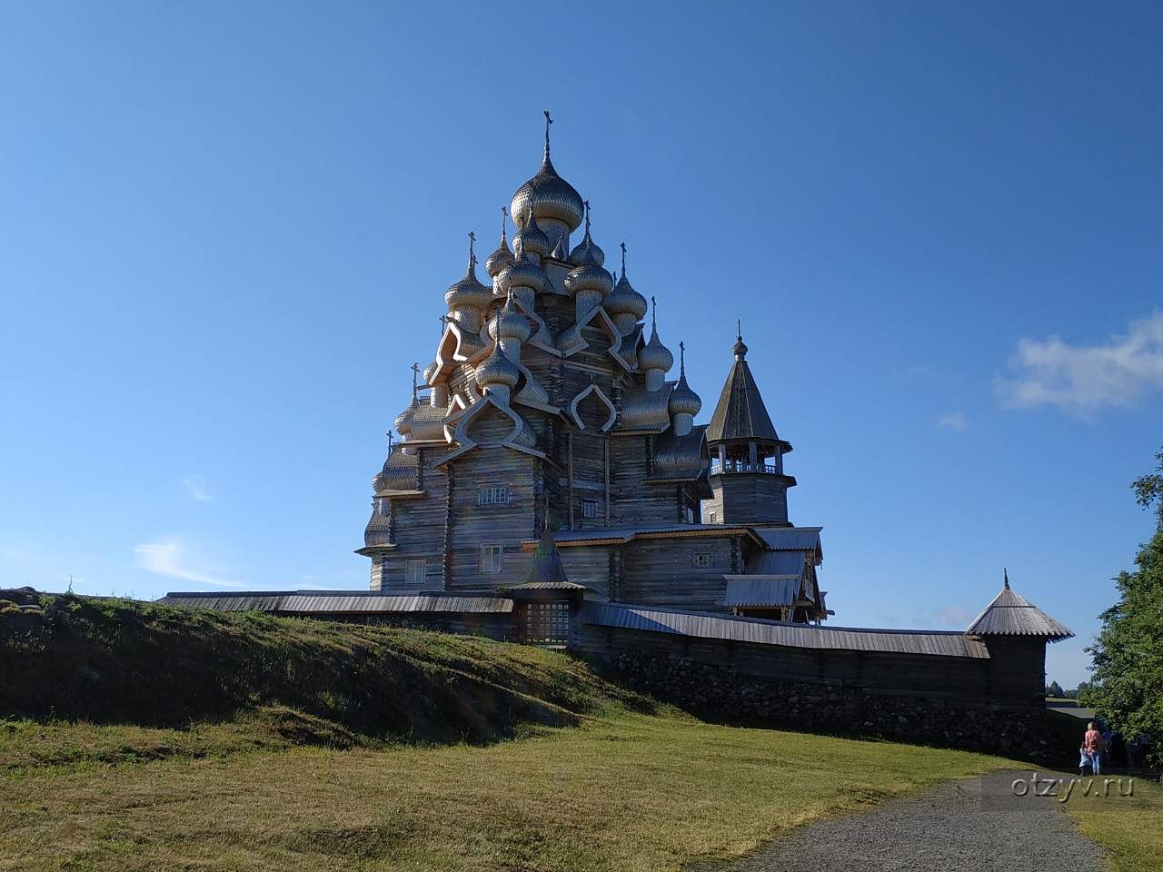 Памятники культуры кижи и валаам. Кижи Карелия. Кижи Валаам Соловки Мандроги. Кижи из Петрозаводска. Валаам Кижи фото.