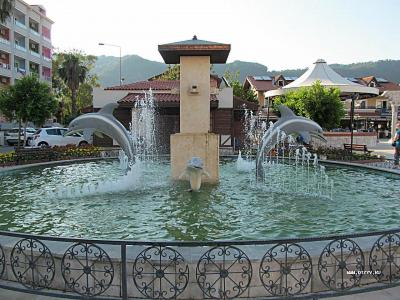 Площадь с фонтанами