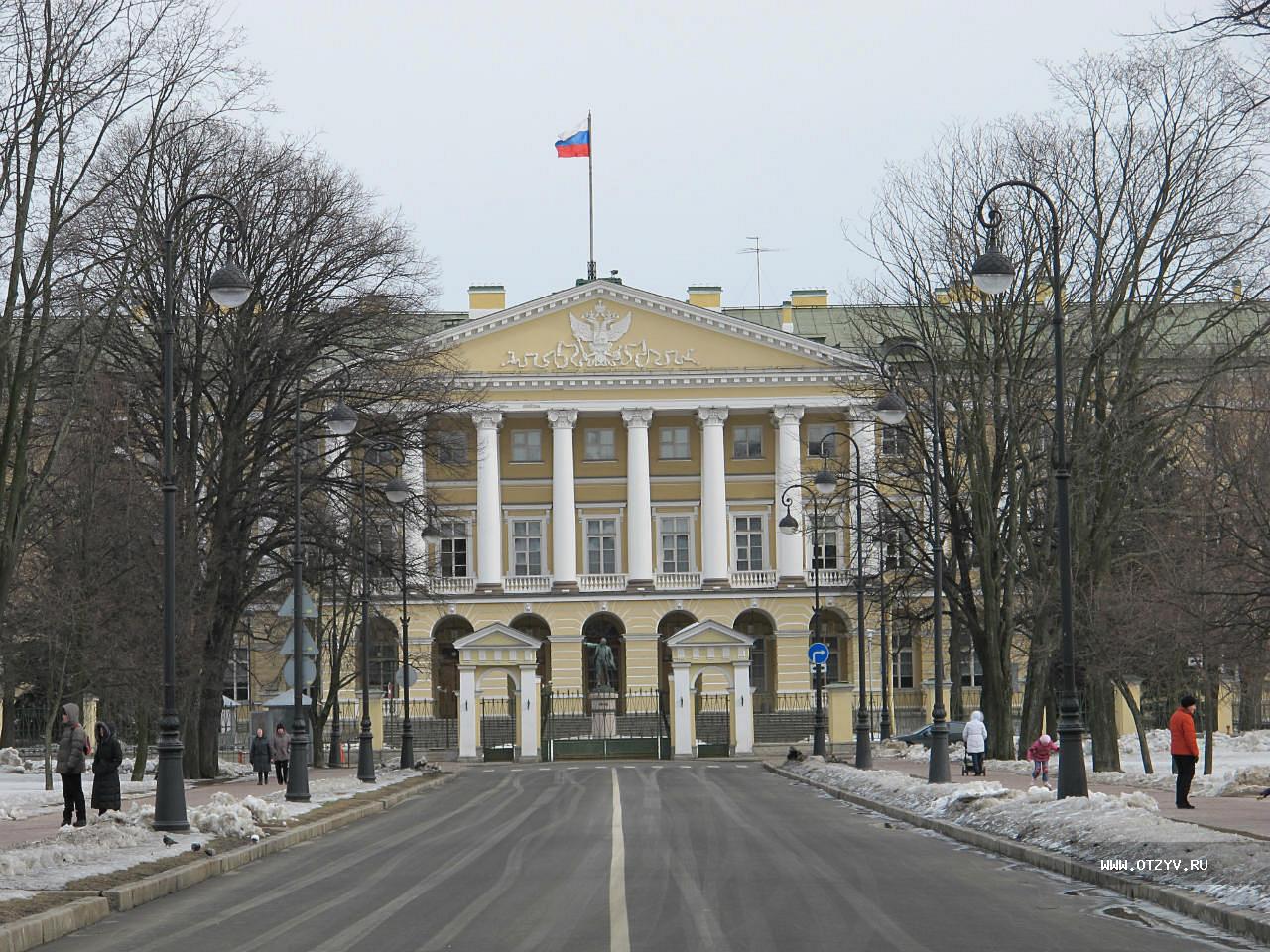 Правительство спб. Смольный администрация Санкт-Петербург. Мэрия Петербурга Смольный. Смольный институт благородных девиц в Санкт-Петербурге. Здание мэрии Петербурга.