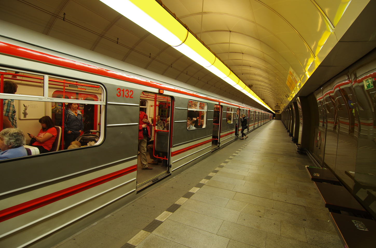 Москва метро пражская