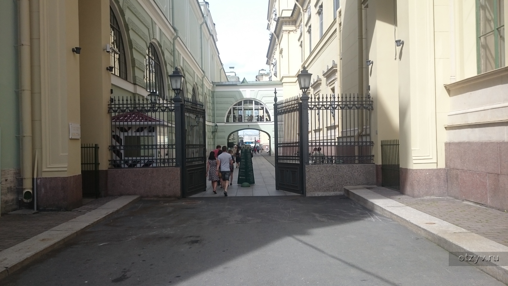 Шуваловский пр д. Шуваловский проезд Эрмитажа. Малый проезд Эрмитаж. Шуваловский подъезд Эрмитажа. Шувалсокий проезд эрмитпж.