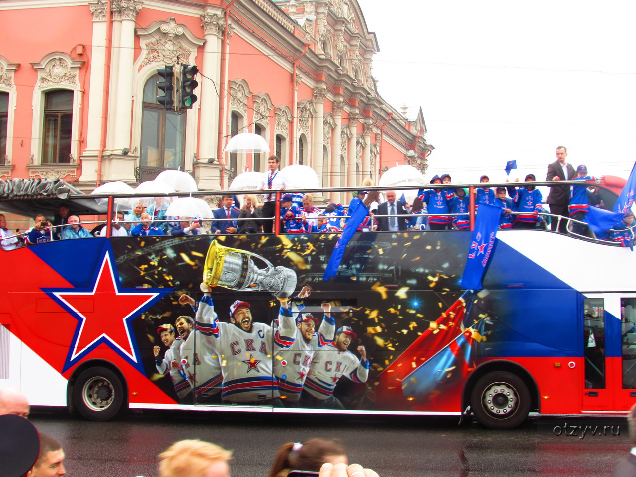 Необычные скульптуры в санкт-петербурге. Нгтии лидер тауэр спб. Странный памятник в питере. Санкт-петербург 2010. Лидер тауэр санкт-петербург.