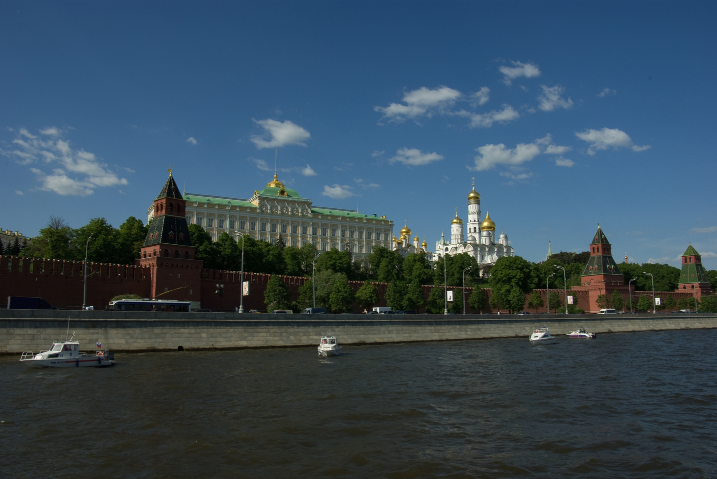 Начнем москва. Москва Майская. Май в Москве. Москва в мае. Москва в начале мая.