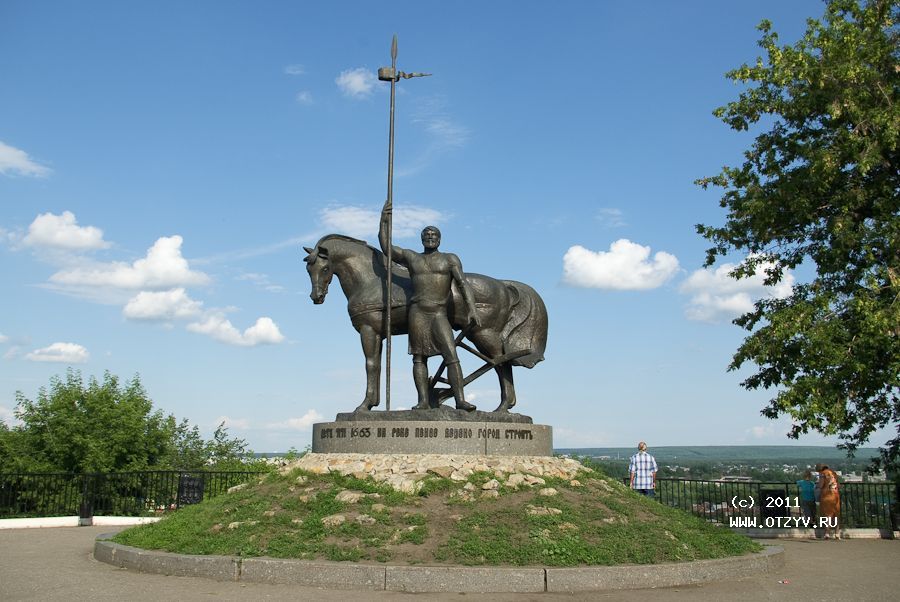 Достопримечательности пензы. Памятник основателям Пензы. Пенза памятник основателю города. Памятник первому основателю Пензы. Известные места Пензы.