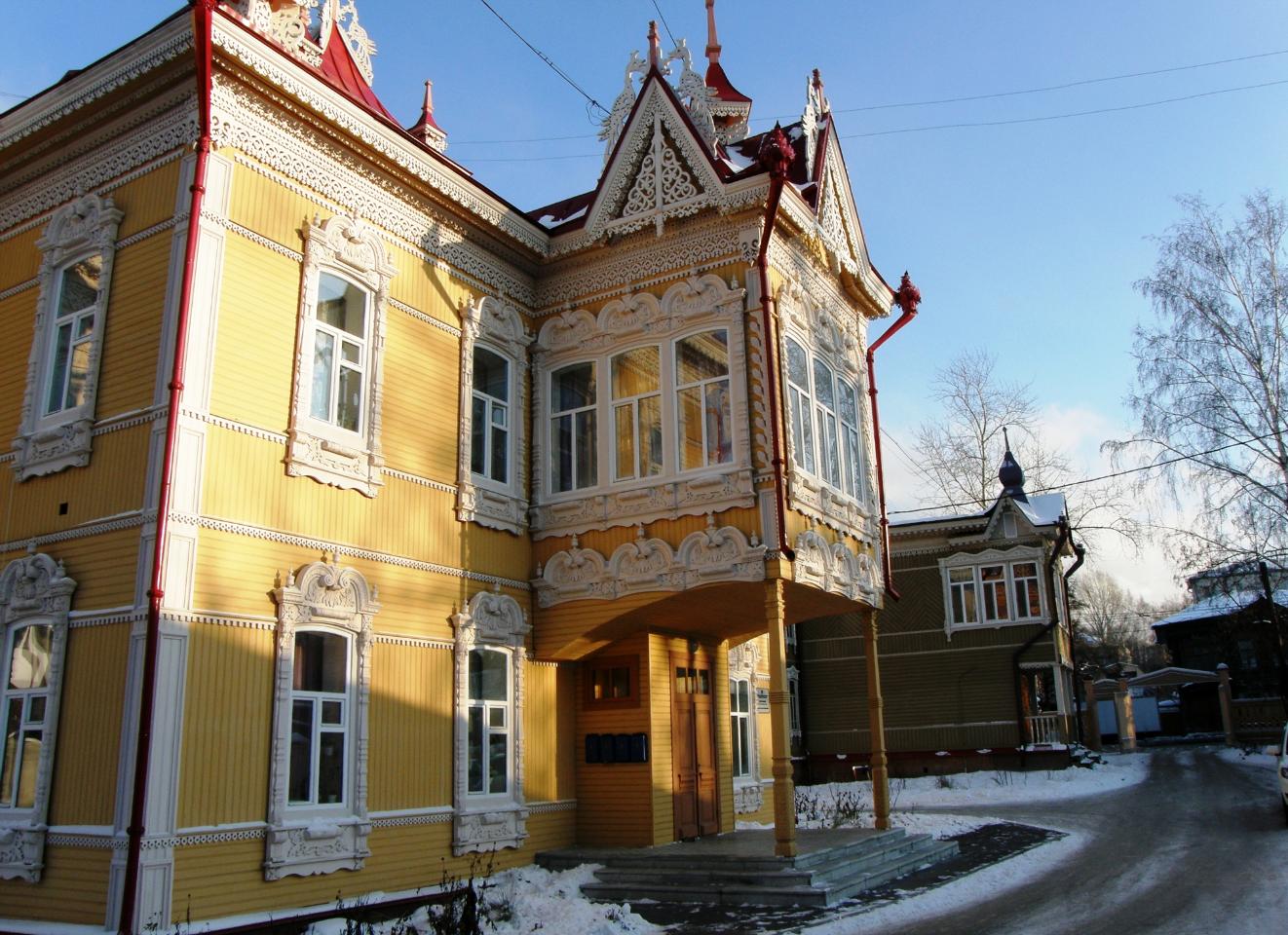 Томск декабрь. Дом с Жар птицами Томск. Томск Красноармейская 67. Дом с харптицами тоимск. Томск Красноармейская дом с Жар-птицами.