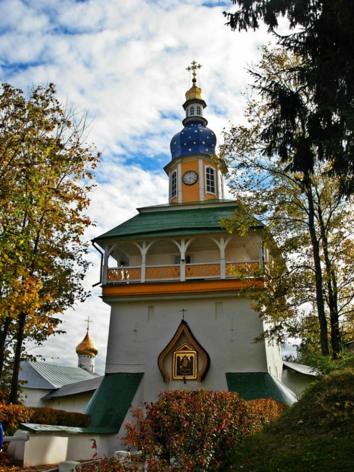 псков печоры. печора город монастырь. экскурсия псков изборск печоры. псков печоры пушкинские горы. изборск пушкинские горы.