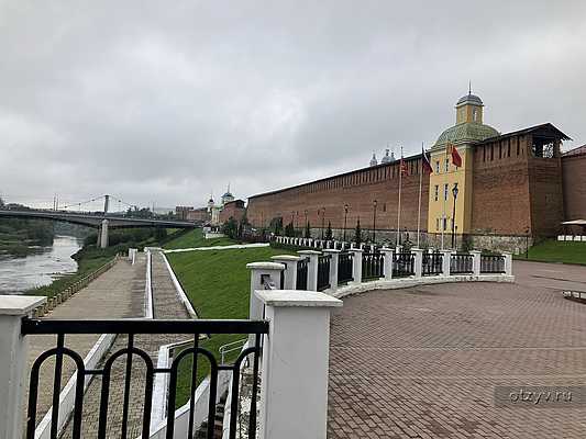 Сборная беларуси по футболу. Штормовой ветер. Флаг белорусской оппозиции. Омон опустил щиты в белоруссии. Минск флаг белоруссии.