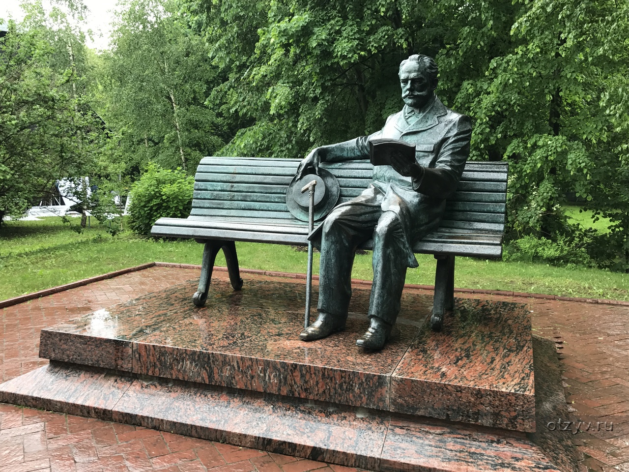 Клин город чайковского. Усадьба Чайковского в Клину. Дом музей Чайковского в Клину памятник. Памятник Чайковскому в Чайковском. Сквер Чайковского Клин.