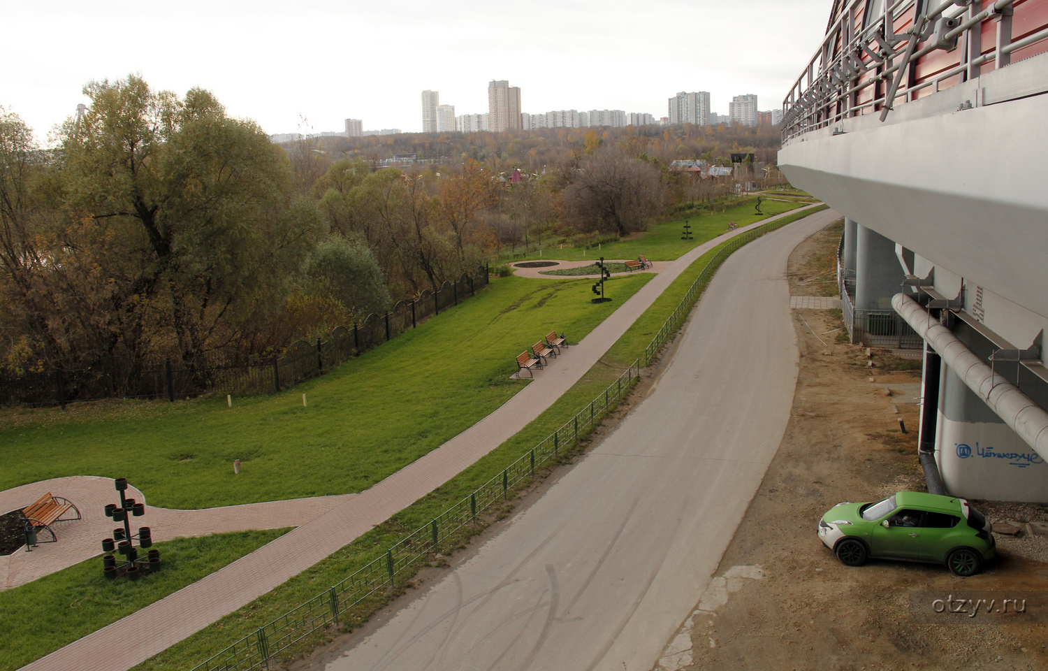 Доставка крылатское. Парк Крылатские холмы дорожки. Москва парк Крылатские холмы среда. Велотрек Крылатское. Крылатские холмы 2000.