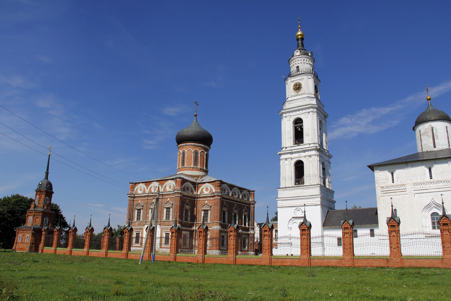 Погода в яропольце волоколамского. Ярополец усадьба Гончаровых. Усадьба Волоколамск. Волоколамск достопримечательности.