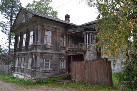 Фото двухэтажного старого дома Фото двухэтажного старого дома