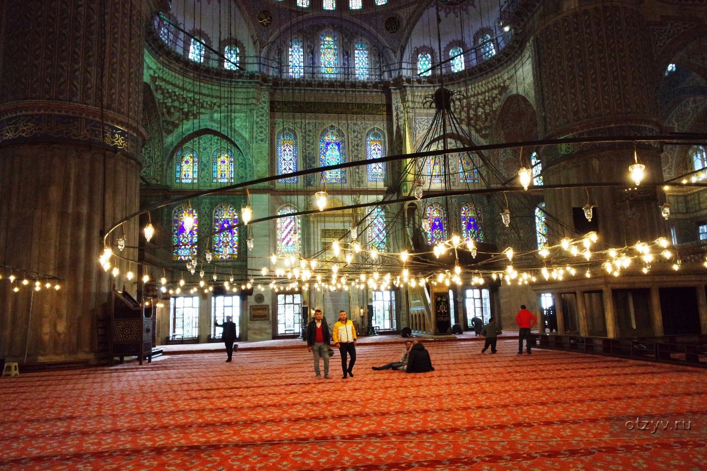 Стамбул 2017. Голубая мечеть Турция молитвенный зал. Голубая мечеть Стамбул внутри. Голубая мечеть в Стамбуле фото внутри. Здания похожие на голубую мечеть.