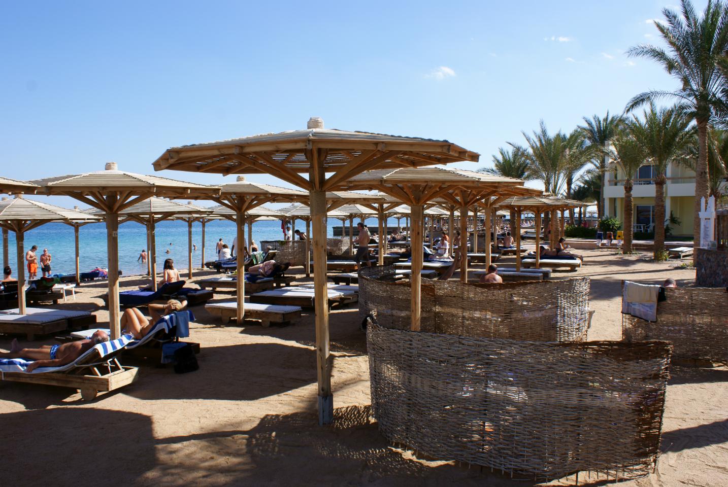 Серри бич хургада. Казана Бич Хургада. Лог Бич Резорт Хургада. Отель Caves Beach Resort 5 Хургада. Palm Beach Hurghada.