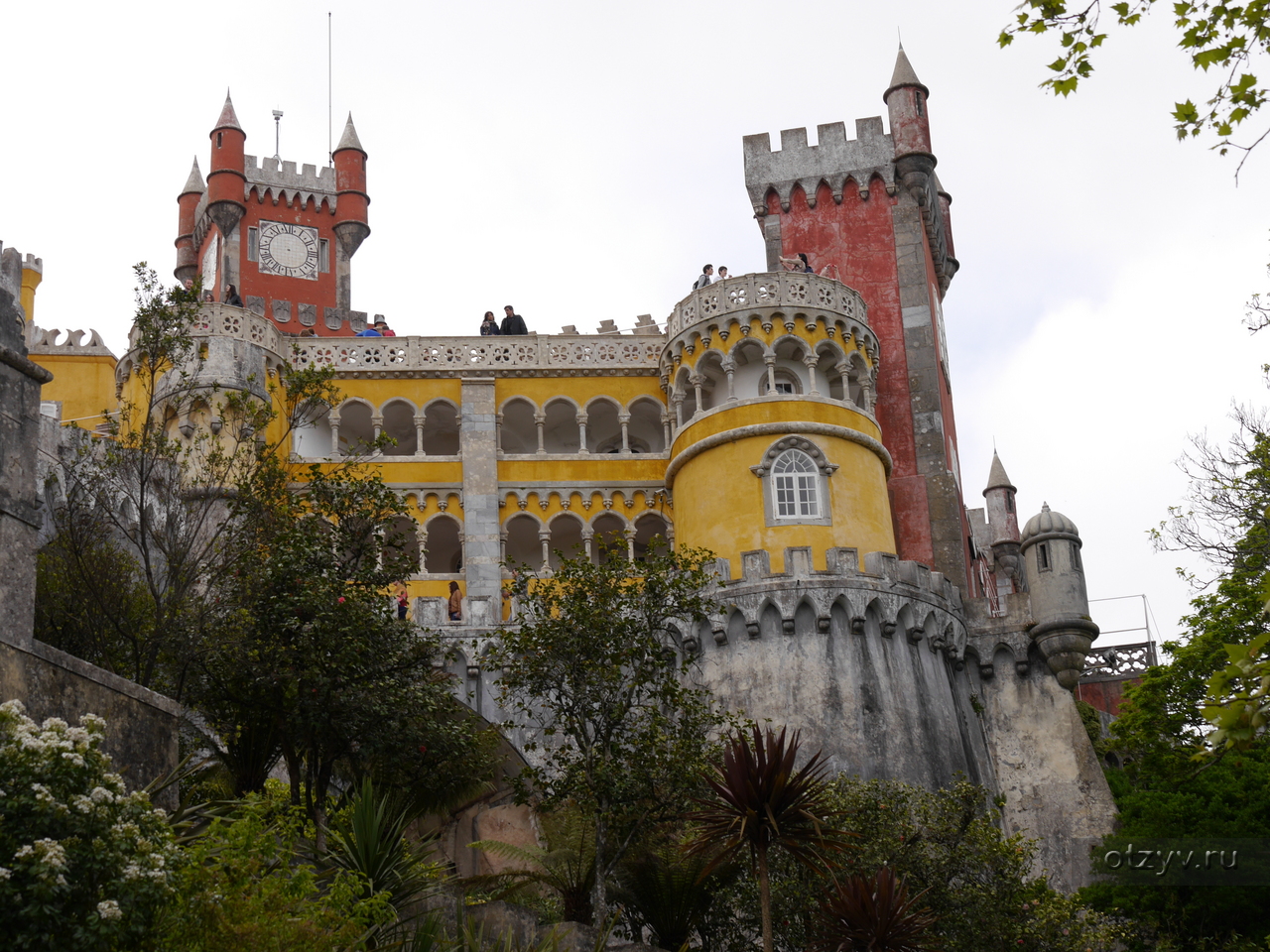 Дворец синтра португалия. Дворец пена синтра парк португалия. Замок синтра. Королевский дворец пене в лиссабоне. Достопримечательности синтры.