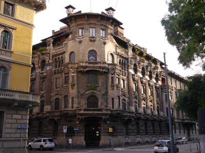 Palazzo Berri Meregalli, Via Cappuccini, 8