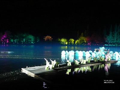 Вечернее шоу на озере Сиху