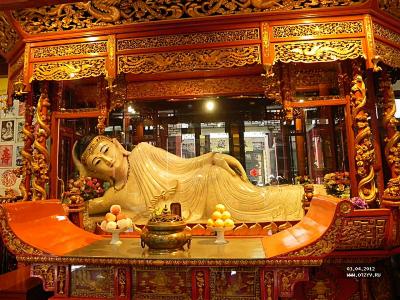 Храм Нефритового Будды, это современная копия одного из двух старинных нефритовых Будд