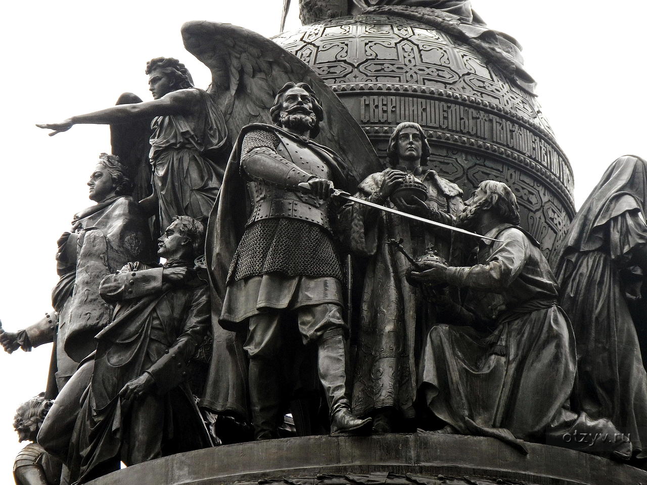 Памятник тысячелетию Руси в Великом Новгороде литовцы