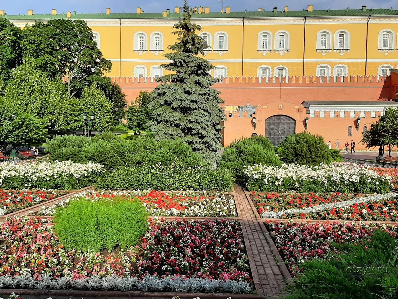 Александровский сад, Москва, Манежная улица