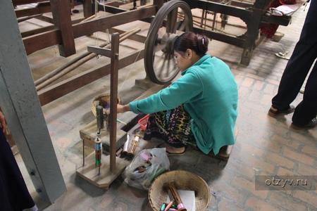 Amarapura, Thein Nyo Silk Weaving (Silk Factory)