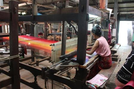 Amarapura, Thein Nyo Silk Weaving (Silk Factory)