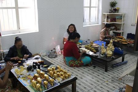 Мандалай, Gold-leaf beating workshop