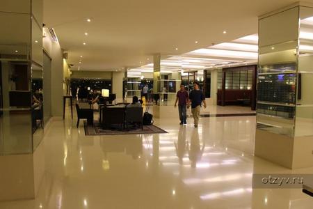 Manila Pavilion Hotel, reception