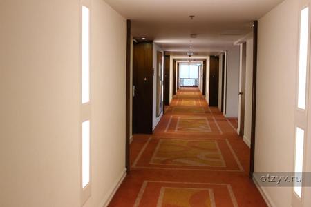 Manila Pavilion Hotel, коридор 16 этажаб 