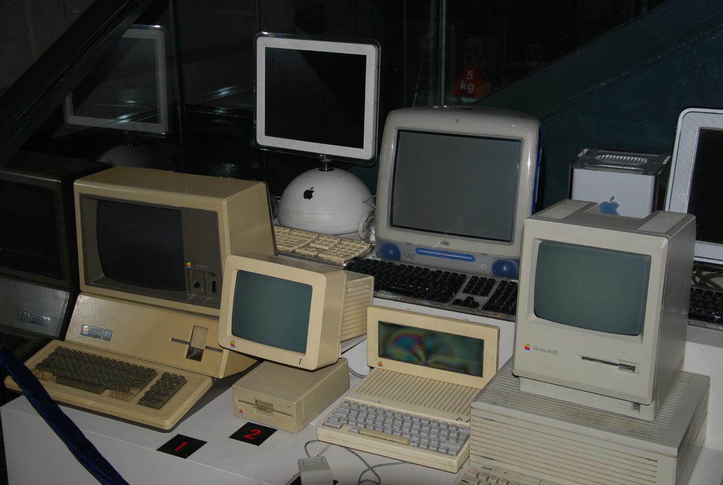 Как менялись компьютеры. Первый компьютер. Самый первый компьютер. Компьютер электроника. Вычислительная техника это компьютер.