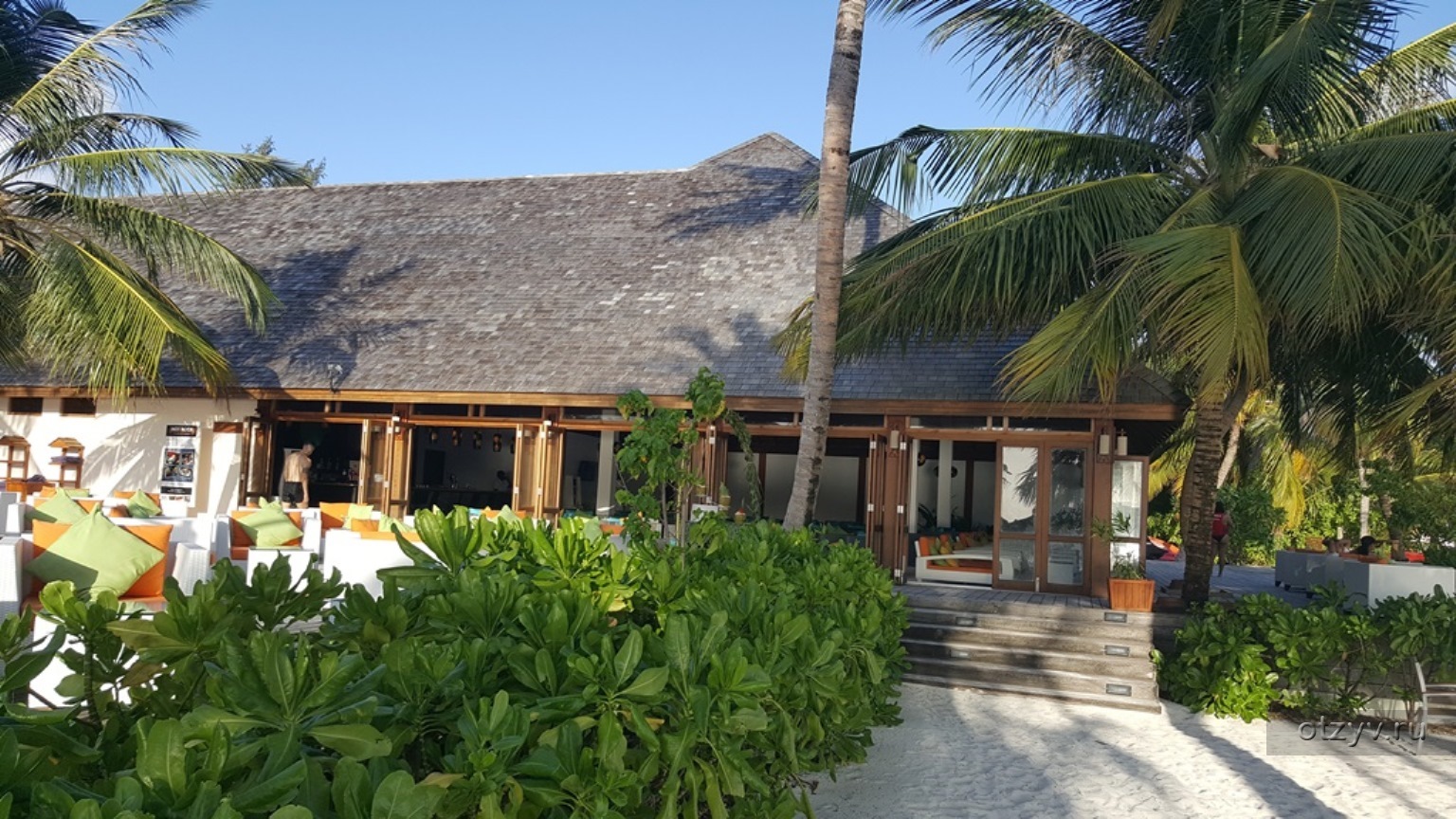 Vilamendhoo Island Resort 4