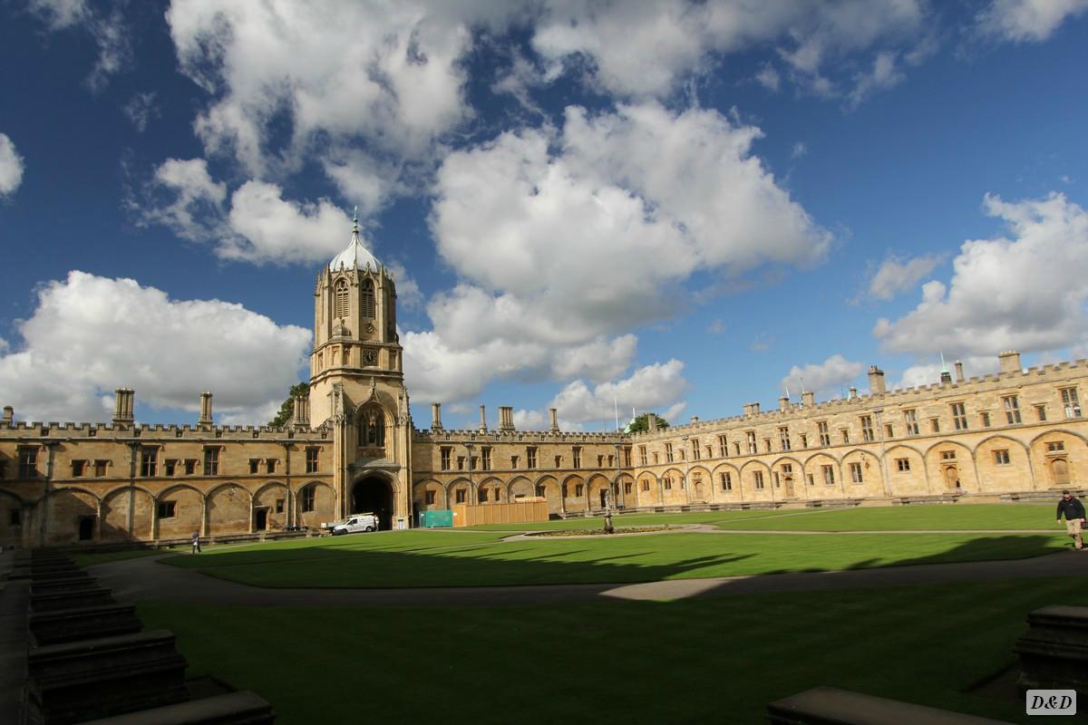 Oxford sights. Оксфорд Великобритания. Сити-оф-Оксфорд. Оксфордский университет Лондон. Колледж Оксфорд 1760.