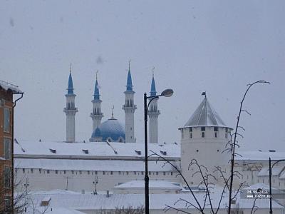 Старинные стены Казанского кремля и минареты мечети Кул Шариф