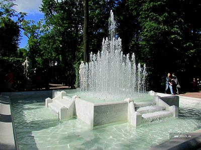 20.06.2014. Питер. Летний сад / Санкт-Петербург (18-22 июня 2014 г.). Часть 2. Романтик (Россия)