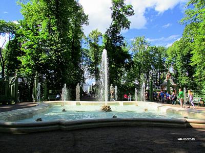 20.06.2014. Питер. Летний сад / Санкт-Петербург (18-22 июня 2014 г.). Часть 2. Романтик (Россия)