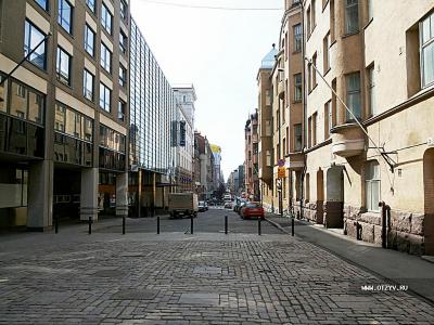 Вид со стороны дороги в парк / Radisson Blu Plaza Хельсинки