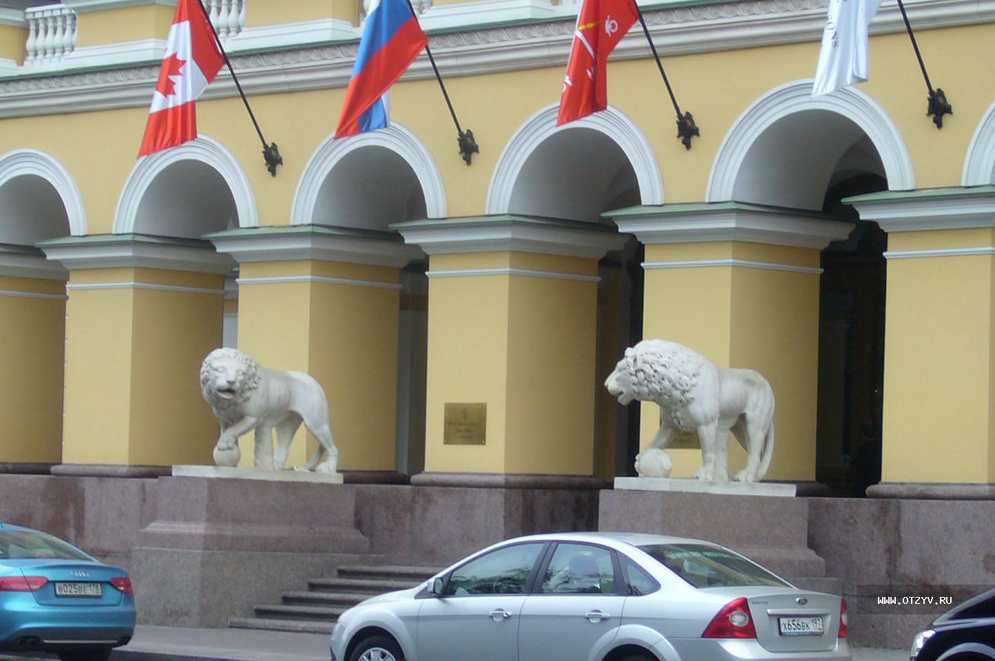 Львы в музее Санкт-Петербург