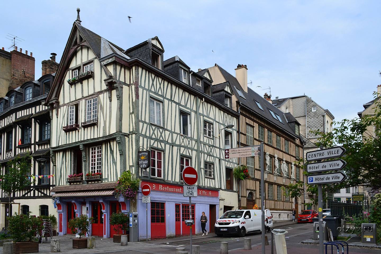 Руан агентство новостей главная. Руан Париж. Руан город. Руан фото. Руан Франция 1840е быт.