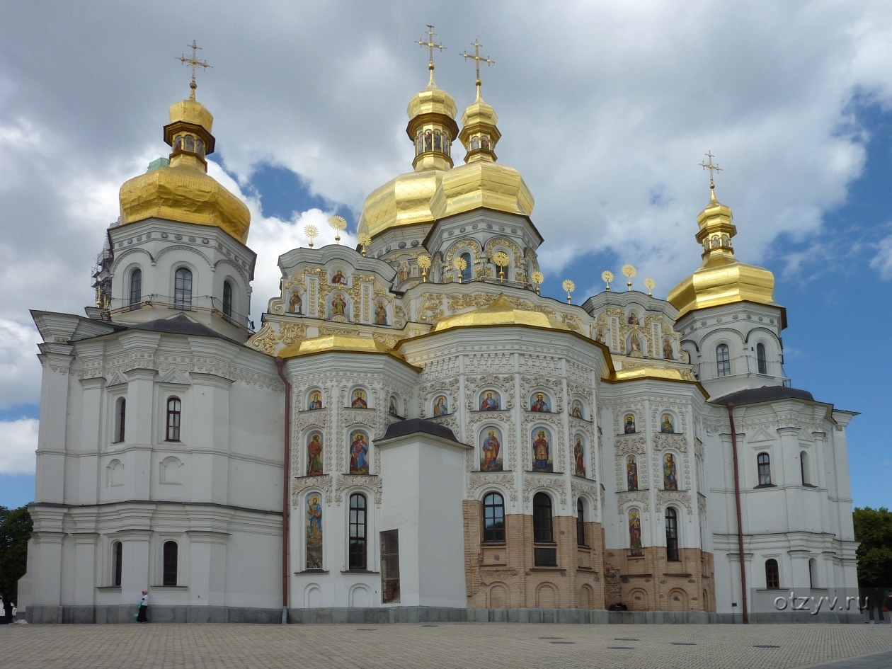 Монастыри киева. Киево-Печерская Лавра Успенский собор. Собор Успения Киев. Киевский Успенский собор. Собор Киево-Печерской Лавры реконструкция фасада.