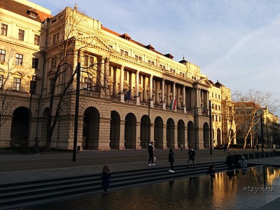 Площадь у Парламента